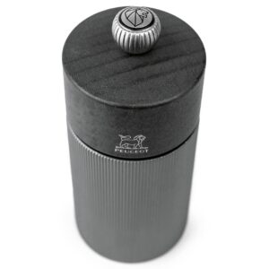 PEUGEOT Pfeffermühle 'Line Carbone / Graphit' Gebrauchsfertig: Pfefferkörner liegen bei